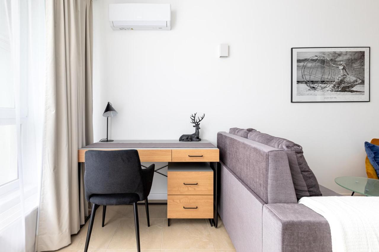 Sierpinskiego 1A - Studio With Balcony & Desk - Remote Work By Noclegi Renters Варшава Экстерьер фото
