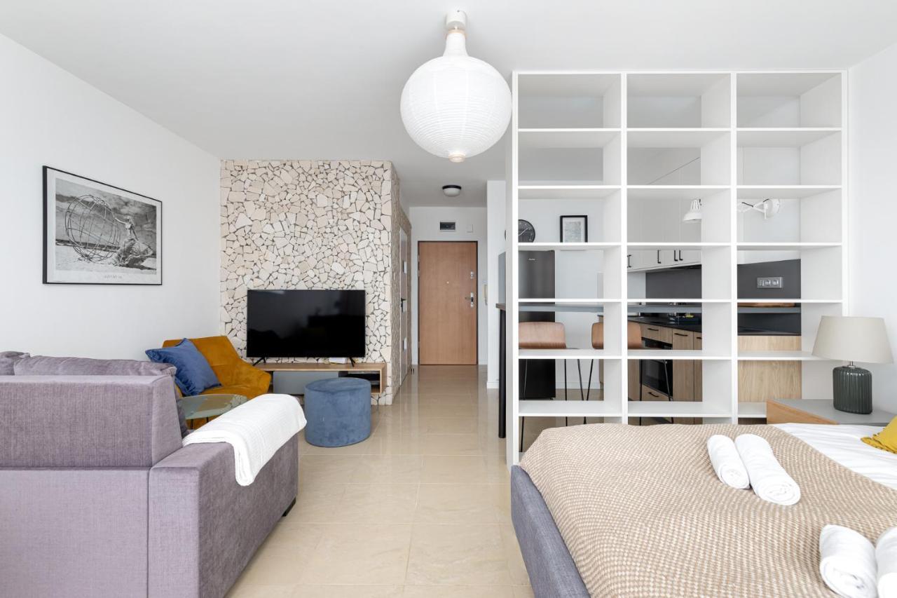 Sierpinskiego 1A - Studio With Balcony & Desk - Remote Work By Noclegi Renters Варшава Экстерьер фото